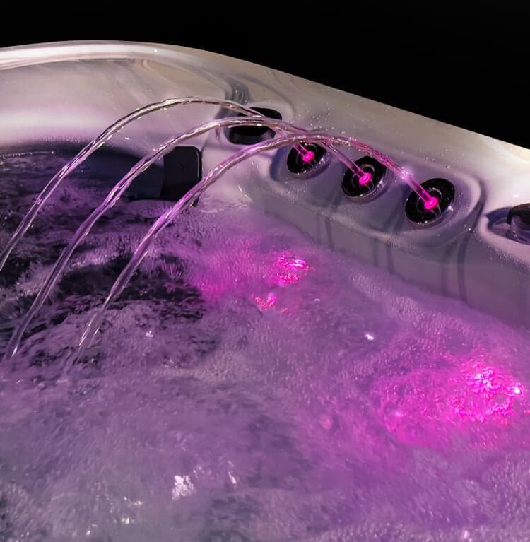Silent laminar water feature